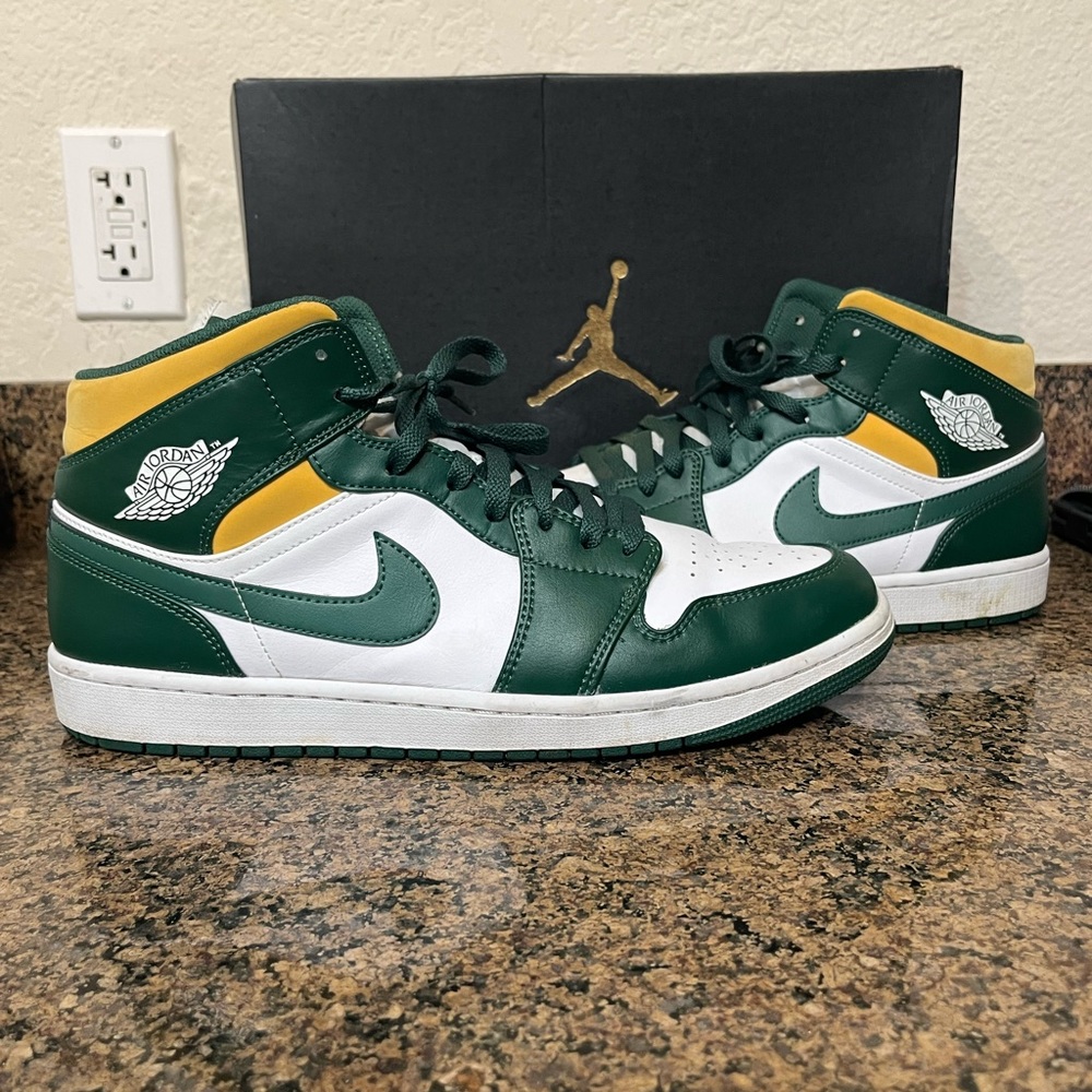 Jordan 1 mid sonic